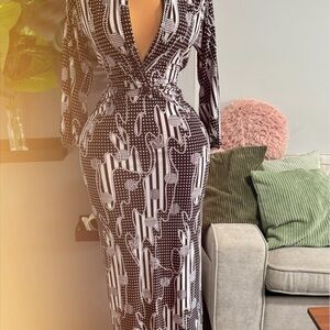 Chic Monochrome Long Sleeve Dress